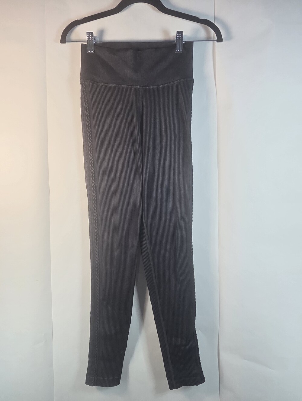 High-Waist Ribbed Leggings in Black